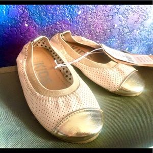 NWT! Cotton On Kids Nude Flats Size:9